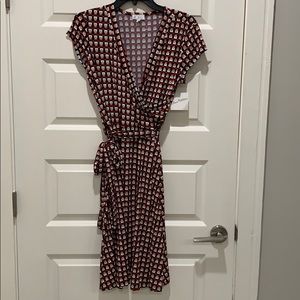 Pretty dress. Nice for work or evening.